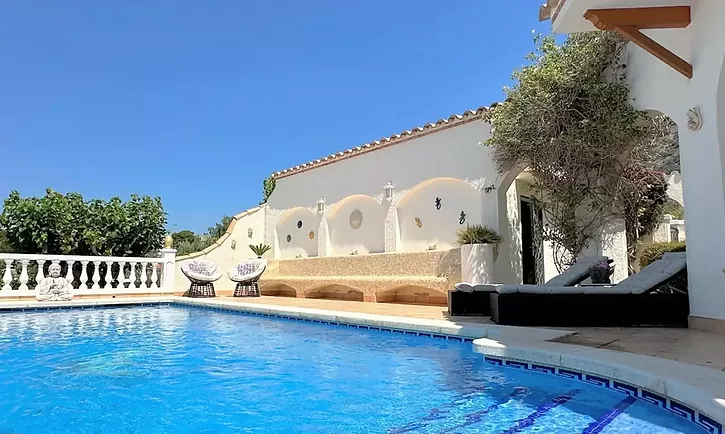 casa-en-venda-amb-piscina-i-vistes-al-mar-a-mas-fumat-roses-884