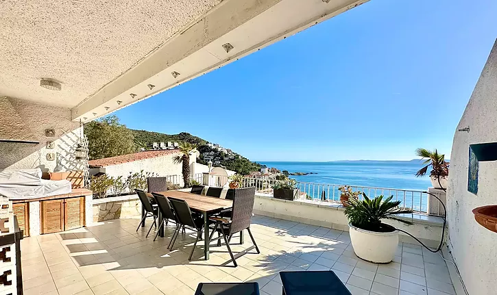 apartamento-con-garaje-y-vistas-al-mar-en-venta-886