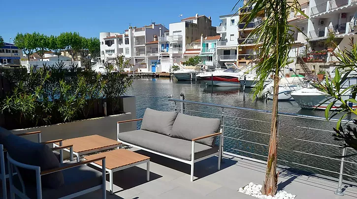 casa-de-pescador-con-amarre-a-la-venta-en-empuriabrava-889