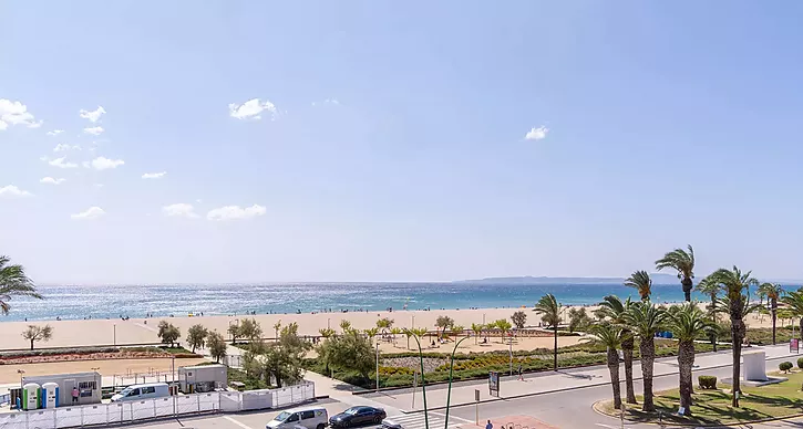 seaview-apartment-with-parking-space-for-sale-in-empuriabrava-891
