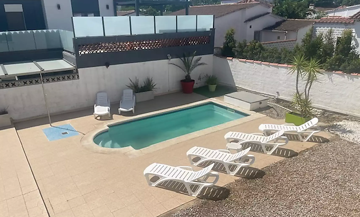 casa-con-dos-apartamentos-con-piscina-a-la-vente-en-empuriabrava-895