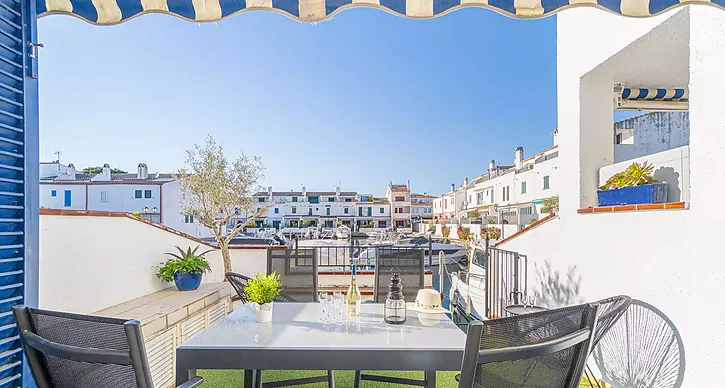 maison-de-pecheur-avec-amarre-a-vendre-a-empuriabrava-900