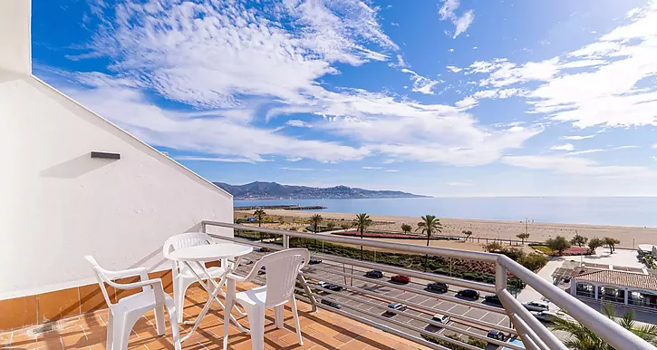 renovierte-wohnung-mit-meerblick-und-touristenlizenz-in-empuriabrava-zu-verkaufen-901