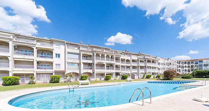 enovierte-wohnung-mit-gemeinschaftspool-zum-verkauf-in-empuriabrava-904