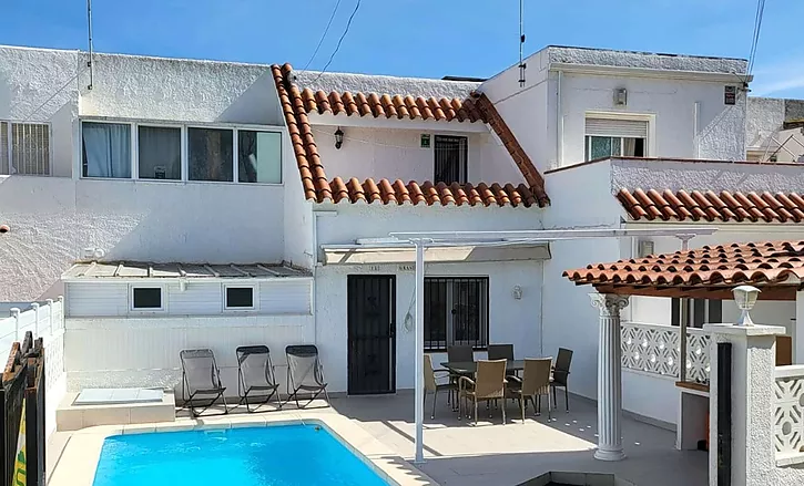 casa-con-piscina-y-licencia-turistica-a-la-venta-en-empuriabrava-905
