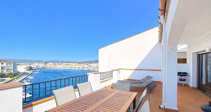 apartament-amb-vistes-i-llicencia-turistica-en-venda-a-empuriabrava-907