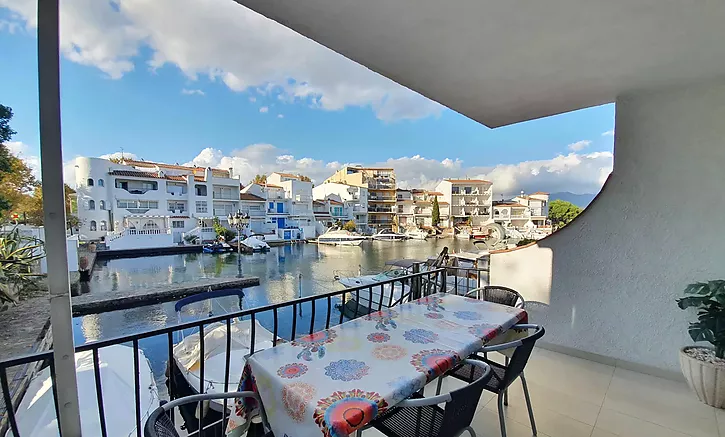appartement-avec-amarre-prive-a-vendre-a-empuriabrava-910