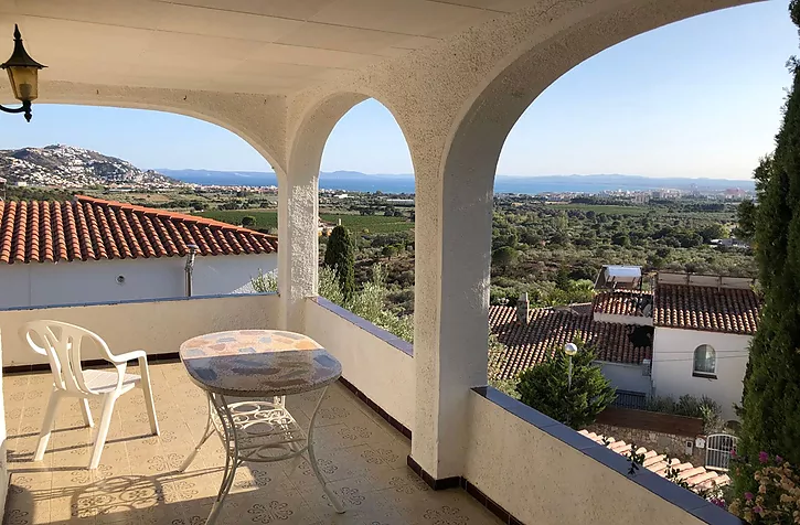 casa-para-reformar-con-piscina-y-vistas-a-la-vente-en-mas-fumat-roses-911