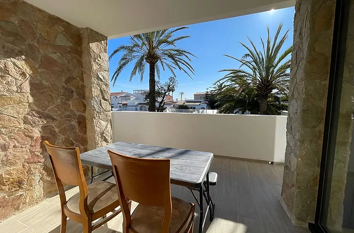 apartament-de-luxe-renovat-piscina-solarium-en-venda-empuriabrava-892