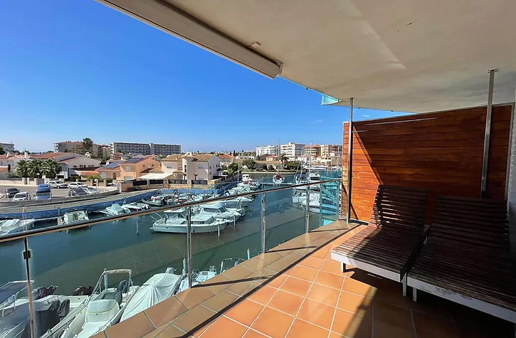apartment-with-views-and-tourist-license-for-sale-in-roses-916