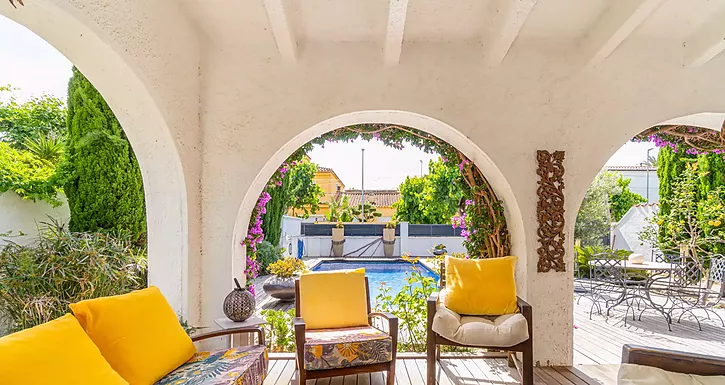 Casa con piscina en venta en Empuriabrava, una oportunidad ideal para disfrutar de una ubicación pri