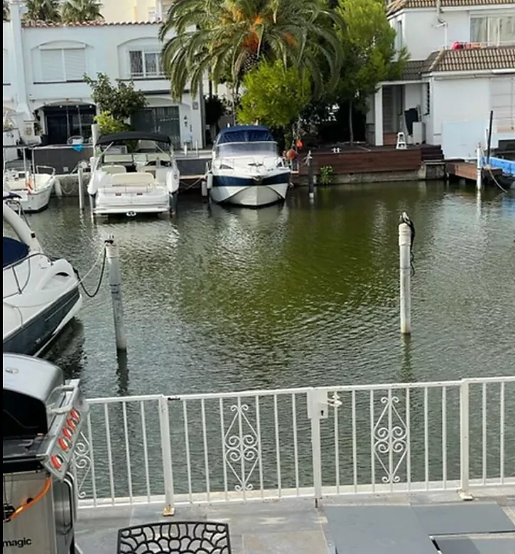 casa-de-pescador-a-la-venta-con-amarre-en-santa-margarita-975