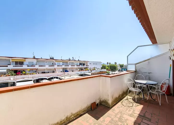appartement-a-renover-a-vendre-pres-de-la-plage-a-empuriabrava-978