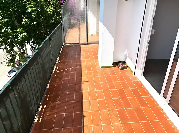 apartamneto-para-reformar-en-el-centro-de-empuriabrava-en-venta-980
