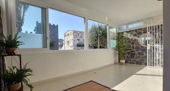 Bonito apartamento reformado en venta en Empuriabrava