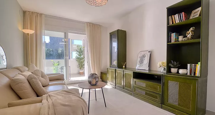 Bonito apartamento reformado en venta en Empuriabrava