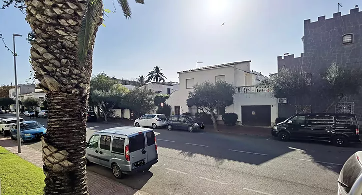 apartamento-reformado-en-el-centro-de-empuriabrava-en-venta-987