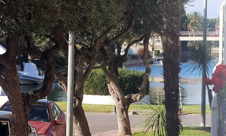 Bonito apartamento reformado en venta en Empuriabrava