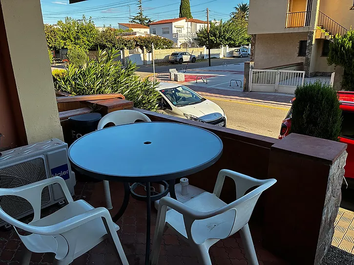 Apartment for sale in Empuriabrava, just 100 meters from the beach. A unique opportunity to enjoy th