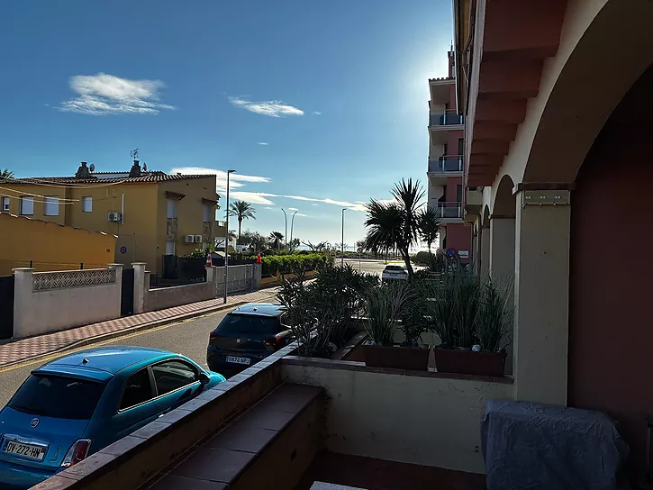 Apartment for sale in Empuriabrava, just 100 meters from the beach. A unique opportunity to enjoy th