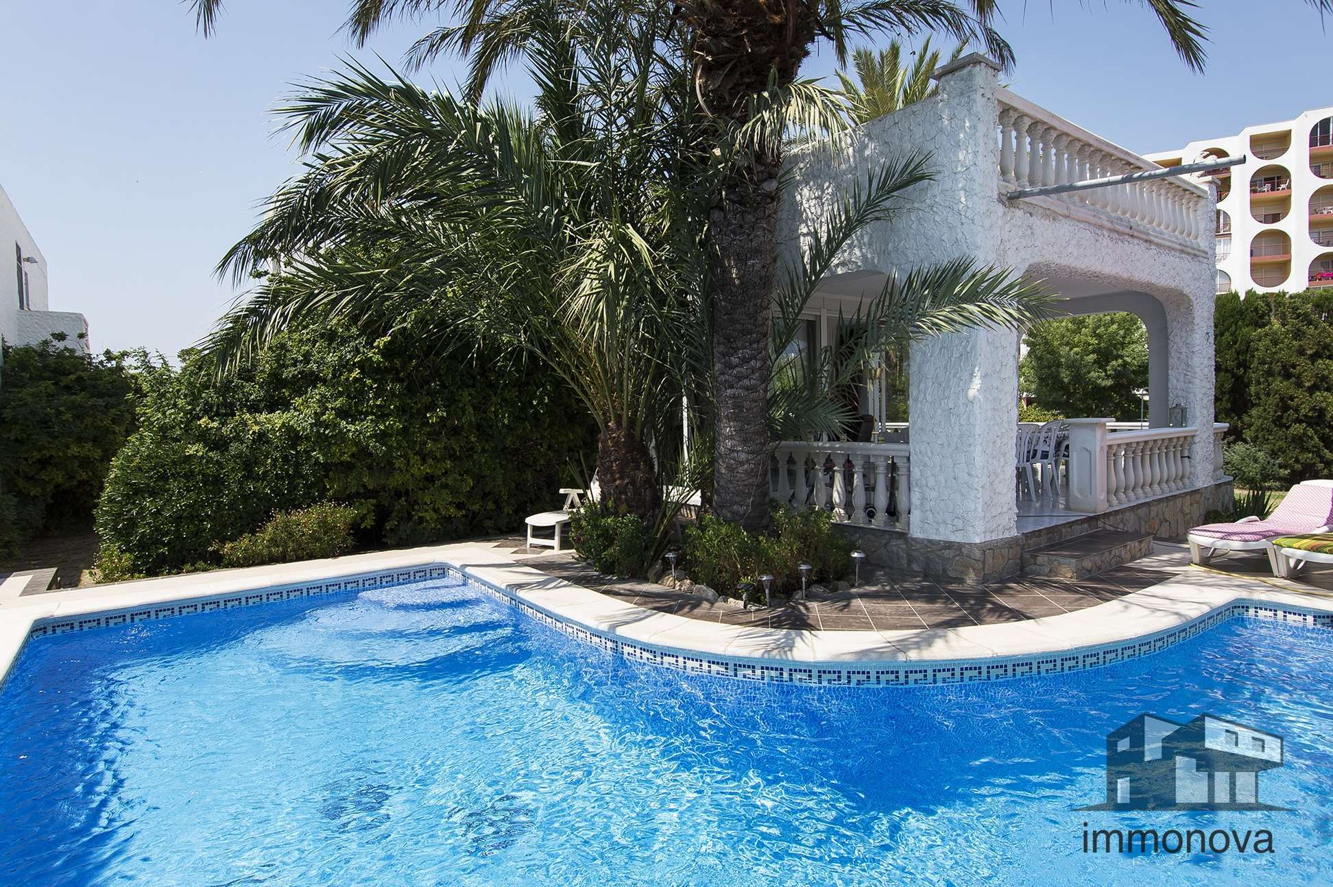 House in the center 100 meters from the beach for sale Empuriabrava