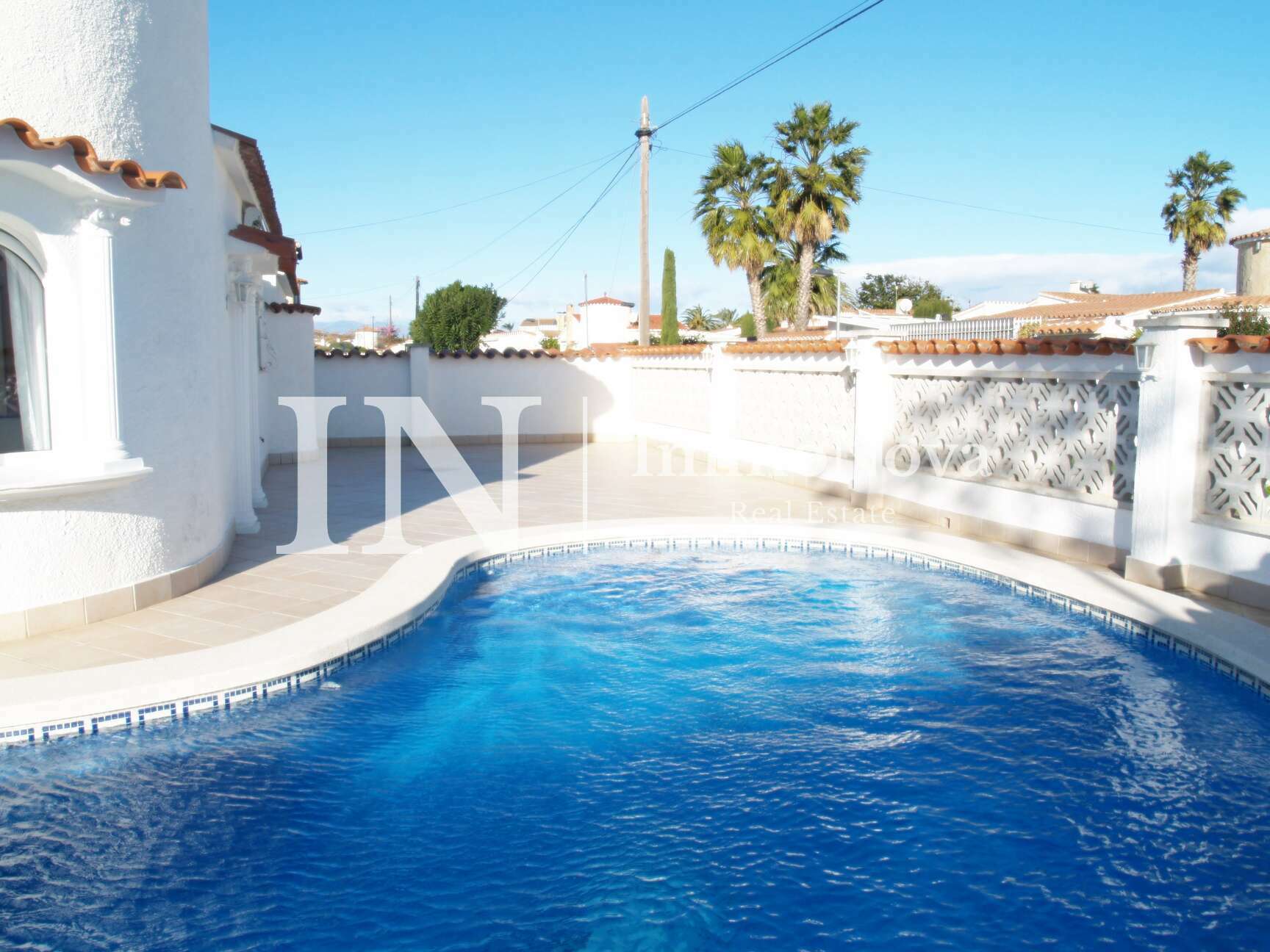 Beautiful reformed house with pool for sale Empuriabrava