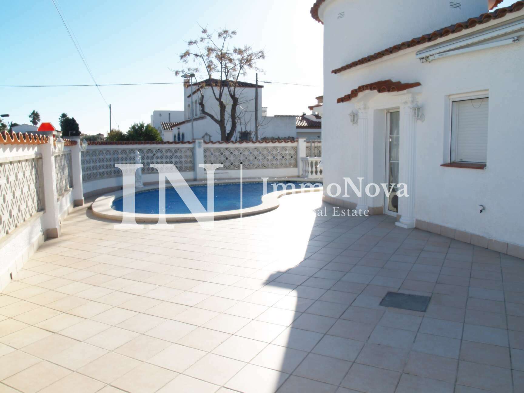 Beautiful reformed house with pool for sale Empuriabrava